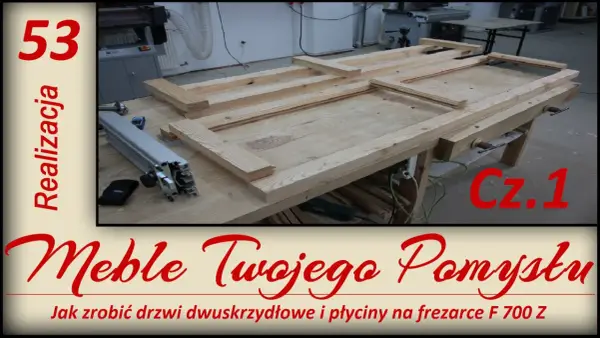 Drewniane ramy drzwi na stole warsztatowym. Pierwsza część poradnika: jak zrobić drzwi drewniane.